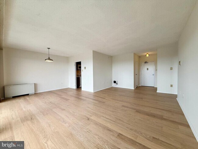 Foto del edificio - 4141 Henderson Rd
