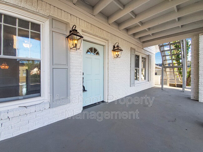 Building Photo - 3201A Old Buncombe Rd