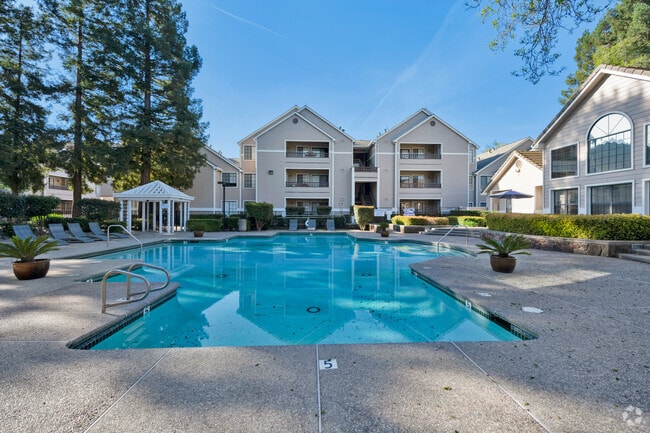 Sparkling Pool - Crossing at Riverlake