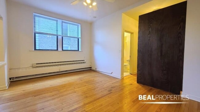 Foto del edificio - 0 bedroom in CHICAGO IL 60657
