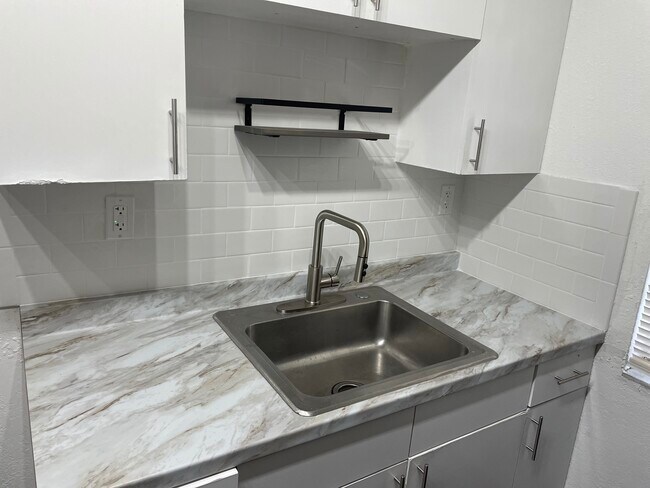 Foto del edificio - 1450 SW 8th Ct