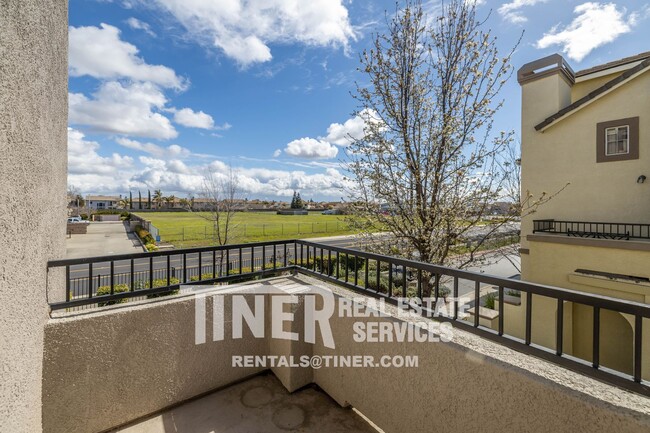 Building Photo - Opulent 3-Story Condo