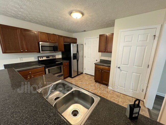 Building Photo - 3932 Riverside Pkwy