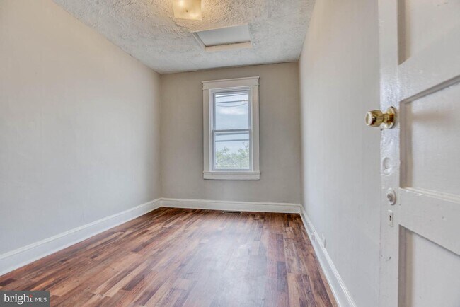 Building Photo - 1719 E 29th St