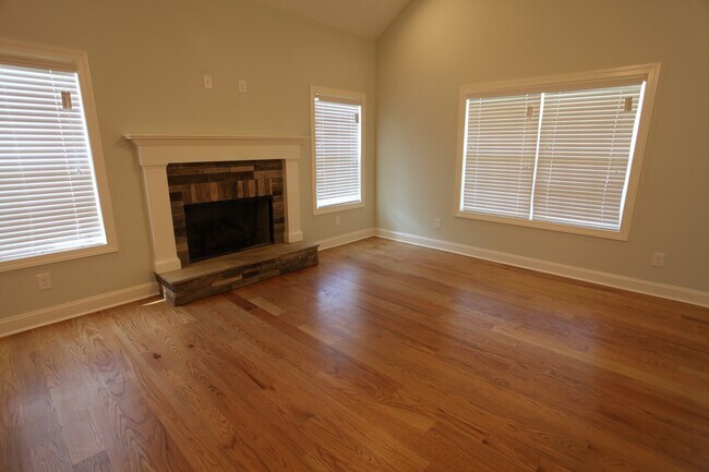 Foto del edificio - 3Bed/2bath Residential House off of Runningvine!!!