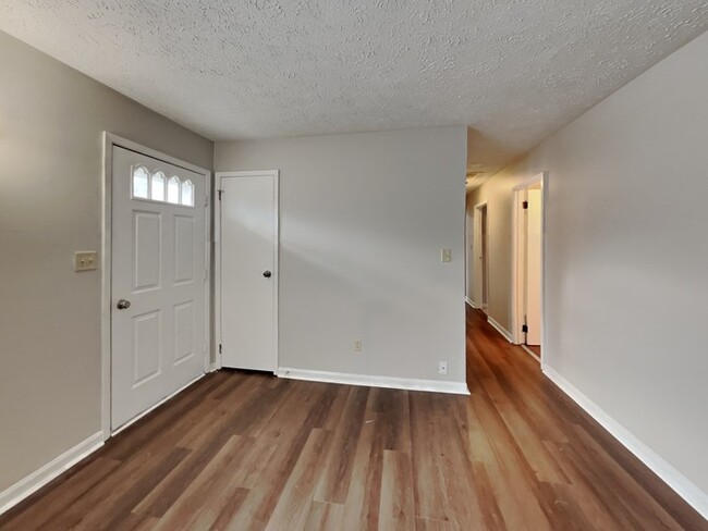 Foto del edificio - Move In Special! Move in by 12/23 and rece...