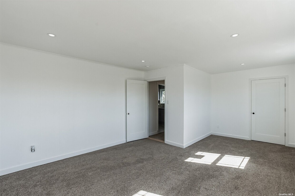 751 Railroad Ave, Westbury, NY 11590 Room for Rent in Westbury, NY