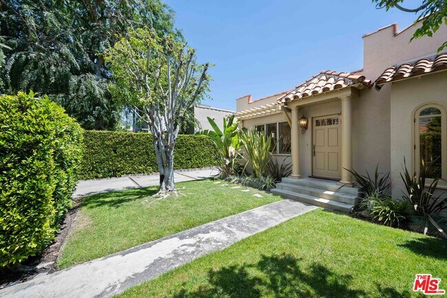 Foto del edificio - 704 Westbourne Dr