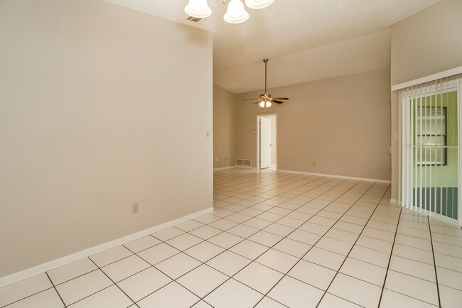 Foto del edificio - 338 Hearth Ln