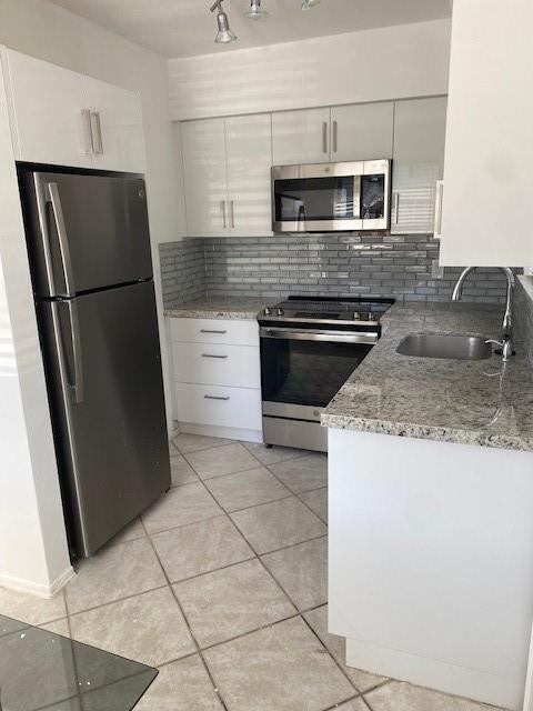 Building Photo - 9977 Westview Dr