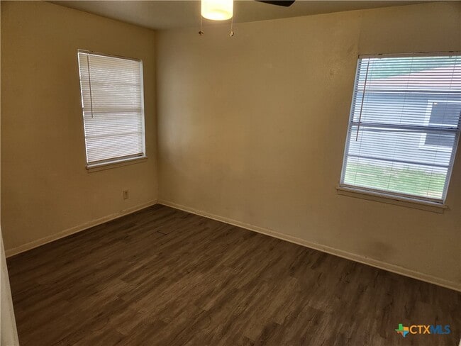 Building Photo - 1802 Avenue H D Ave
