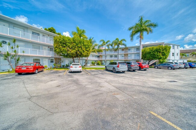 Building Photo - 7101 SW 89th Ct