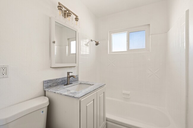 Building Photo - Canyon Edge Townhomes