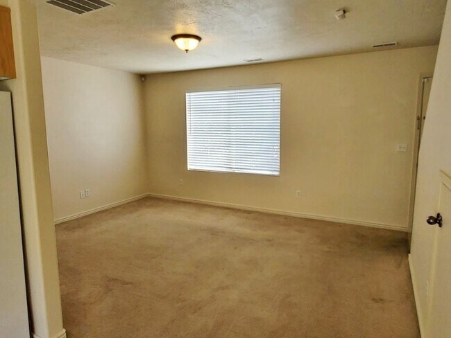 Photo - 2 Bd 1.5 Bath Duplex in Milcreek House