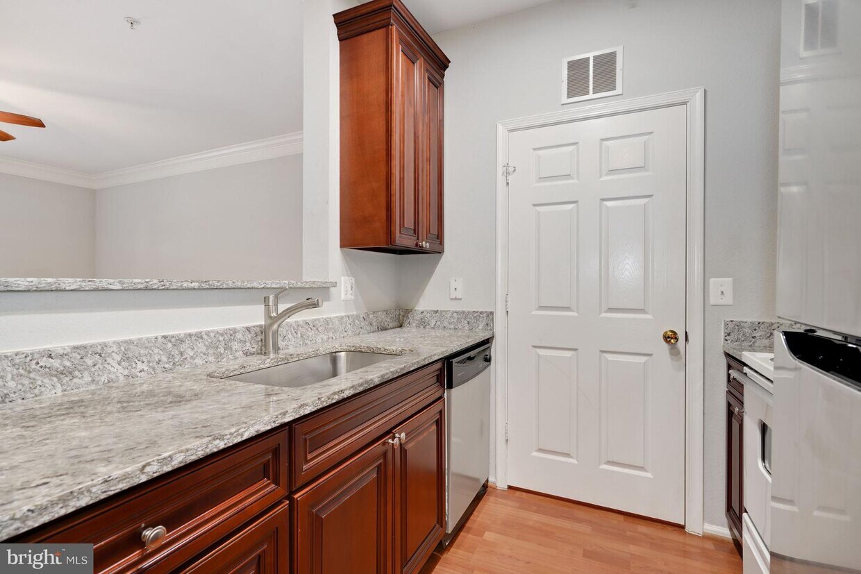 1521 Spring Gate Dr. Unit 10105, McLean, VA 22102 Apartment for Rent
