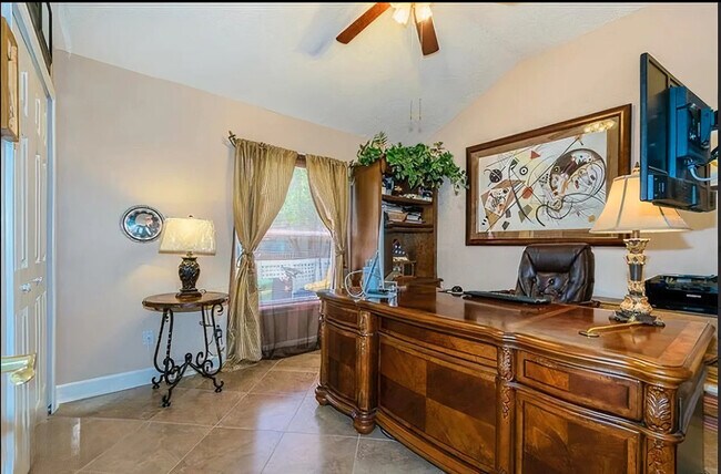Foto del edificio - 501 Cunningham Hollow Way