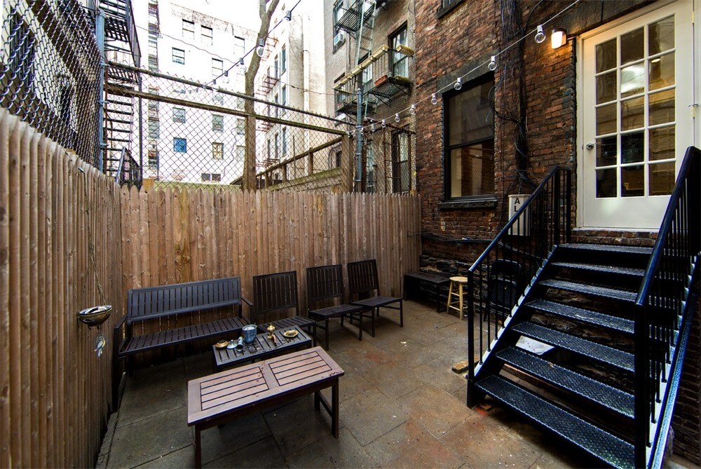 Foto principal - 402 E 12th St