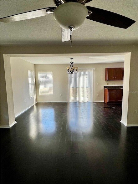 Foto del edificio - 18916 Randall Pl