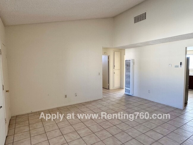 Foto del edificio - Spacious 2 Bed 1 Bath Home With Indoor Laundry Room