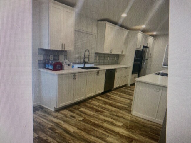 Building Photo - 2145 S Beaumont Dr