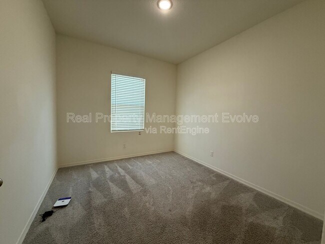 Foto del edificio - 4710 N 194th Dr