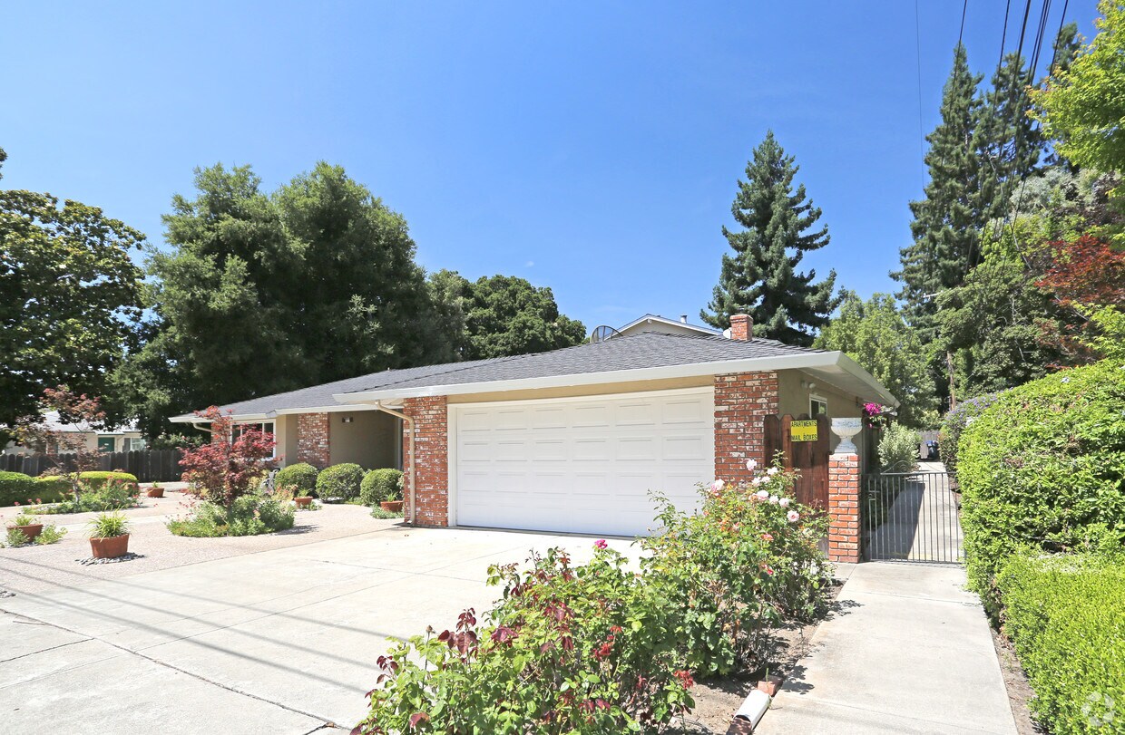 Building Photo - 186 E Middlefield Rd