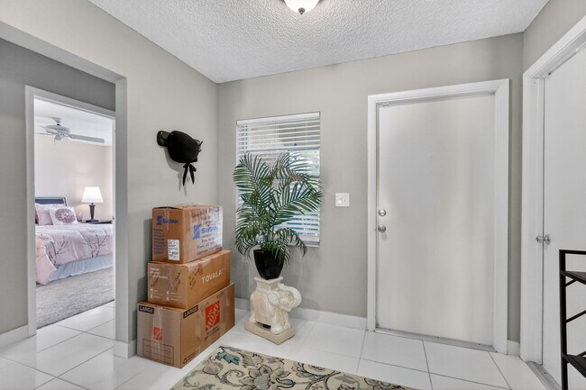 Foto del edificio - 6357 Overland Dr