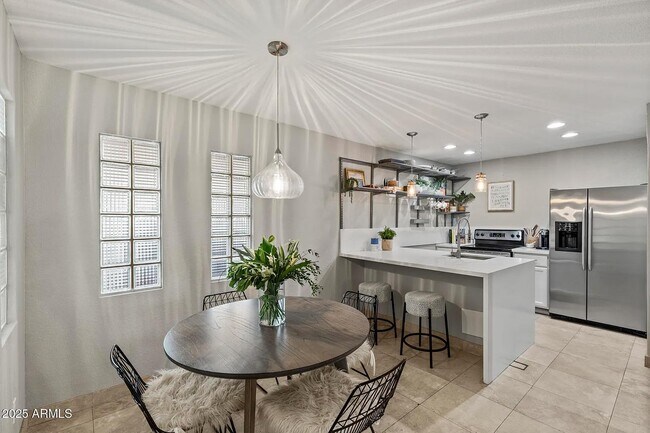 Foto del edificio - Spacious 1bdrm  light and bright bedroom with walk in closet