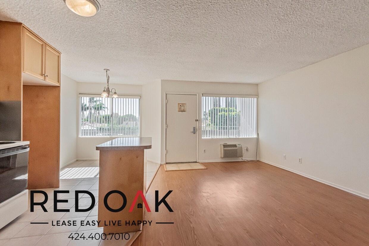Foto principal - 20200 Sherman Way