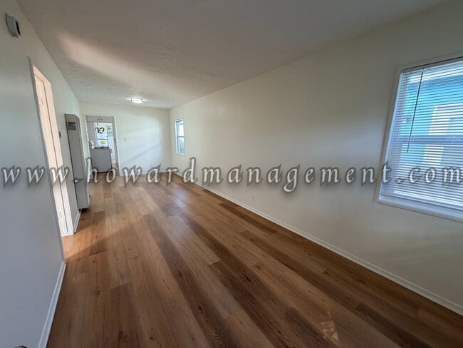 Building Photo - Cozy Single Family Home, Private Yard, Parking in Coveted West Side