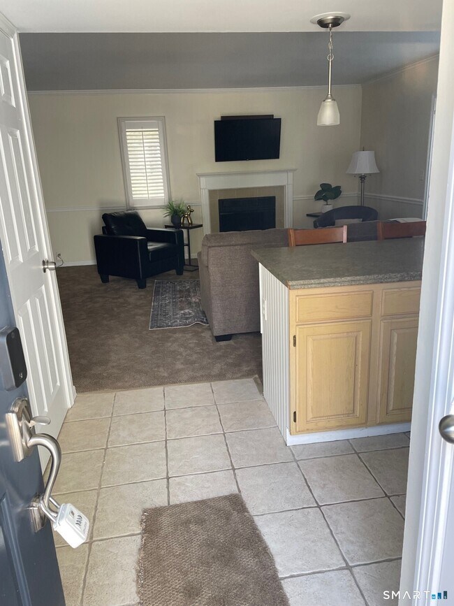 Foto del edificio - 221 Old Pond Ln