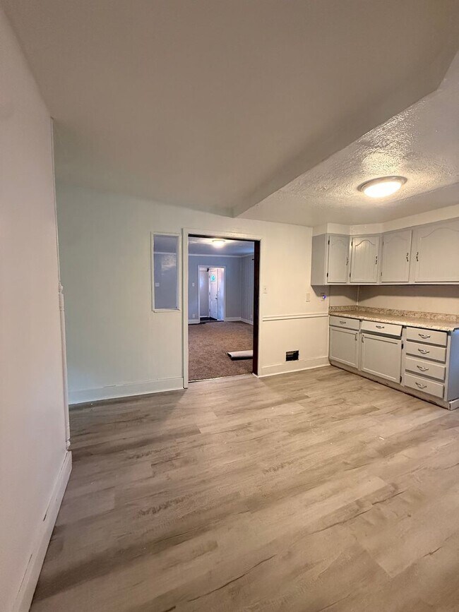 Foto del edificio - 4 Bedroom Home in Dayton