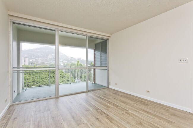 Foto del edificio - Punahou-Wilder Unit 803 - 2 BD 1 BA w/ Lan...