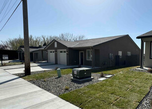 Building Photo - 2116 Rd 52