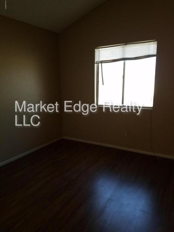 Building Photo - 2 Bed/2 Bath at 51st Ave/Northern