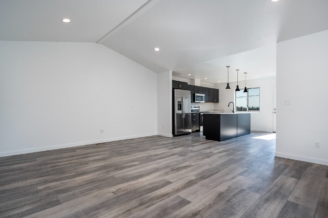 Building Photo - 116 W View Dr