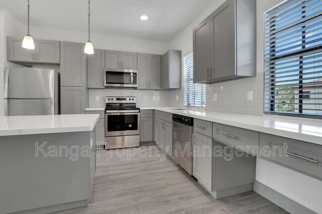 Photo - 600 NE 14th Ct Apartment