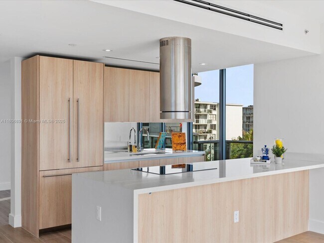 Foto del edificio - 9901 W Bay Harbor Dr