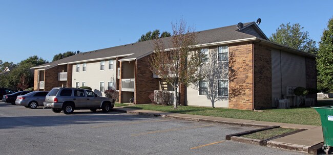 Foto del edificio - The Village Apartments