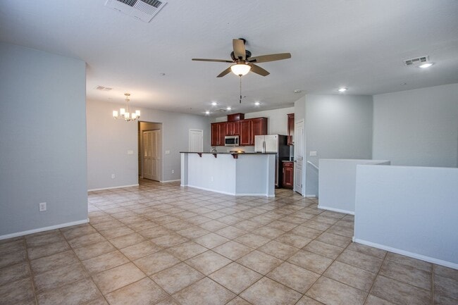 Building Photo - Lovely 2 bed 2 bath upstairs townhouse in ...