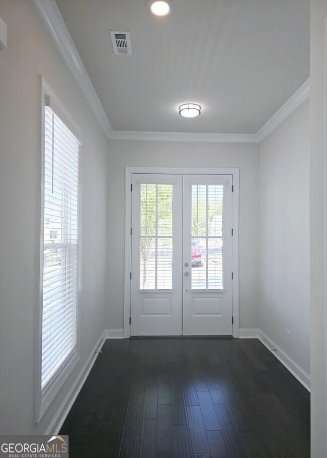 Building Photo - 633 SKYTOP Dr