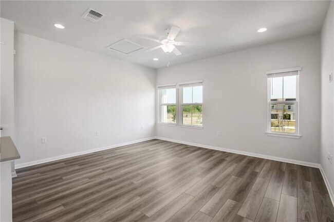 Building Photo - 16811 Radiant Dr