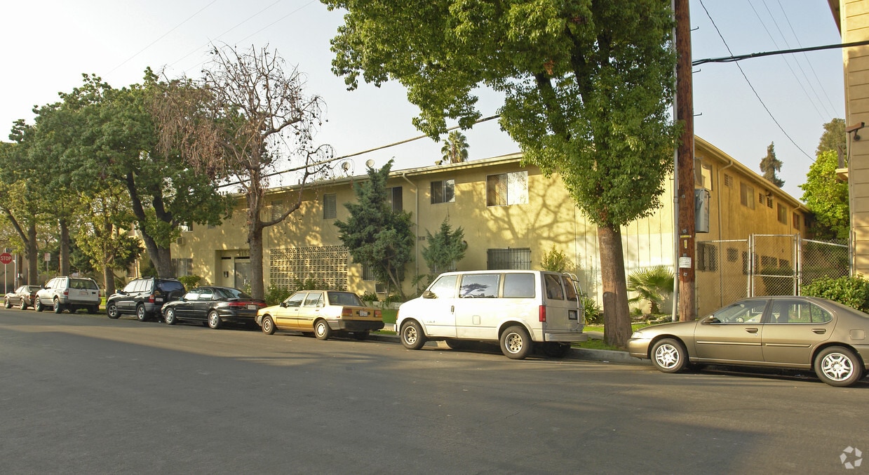 Primary Photo - 6153 Lexington Ave