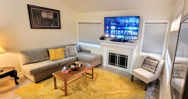 Photo - 2217 Saunders Dr Townhome