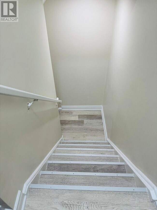 Building Photo - 973 Ledbury Crescent