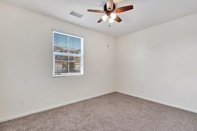 Foto del edificio - MOVE IN READY!! 3 BEDROOM 2 BATH HOME
