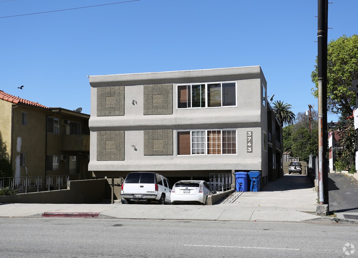 Foto exterior del edificio - 3743 Mclaughlin Ave