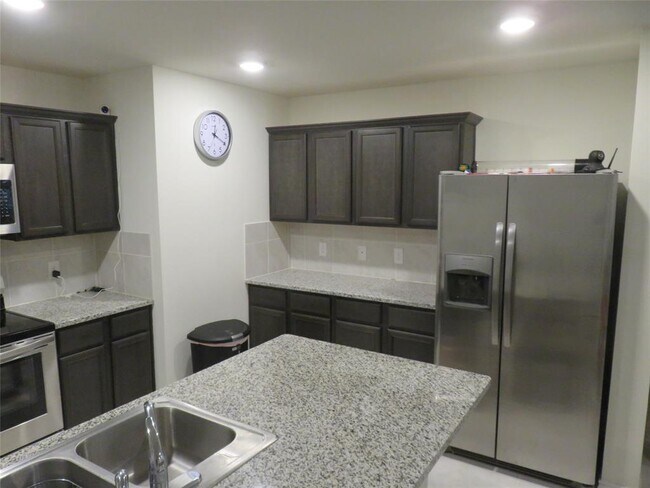 Foto del edificio - 1205 Meadow Creek Dr