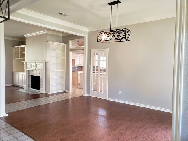 Foto del edificio - 3106 Lake Forest Dr