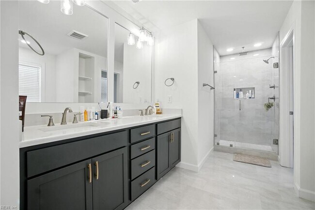 Foto del edificio - 1349 Narrow Wy